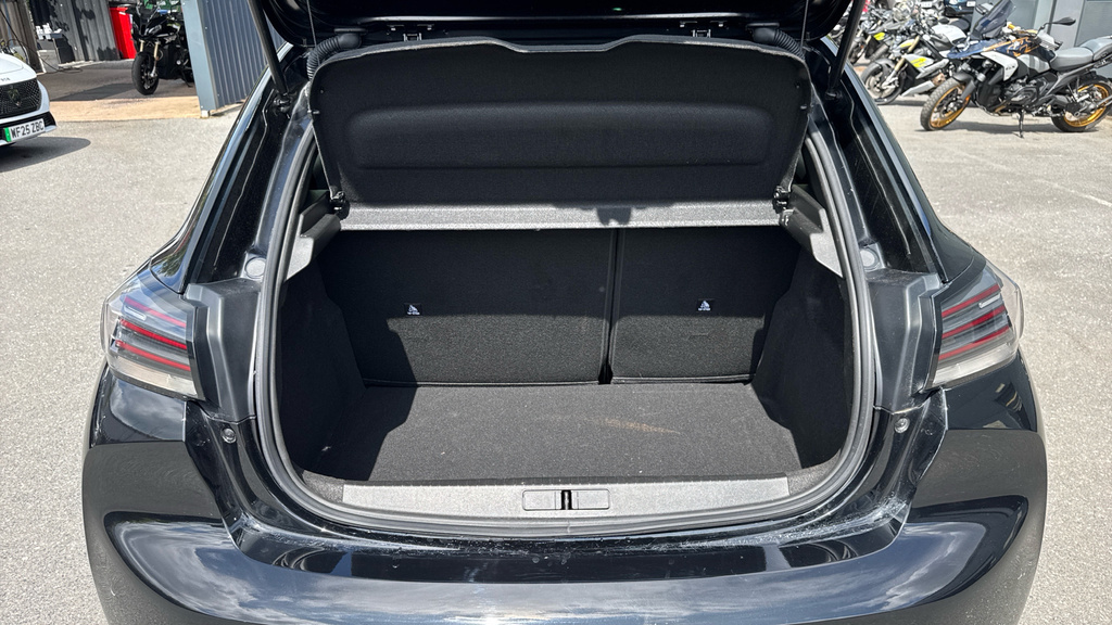 Peugeot 208 Active Black #4