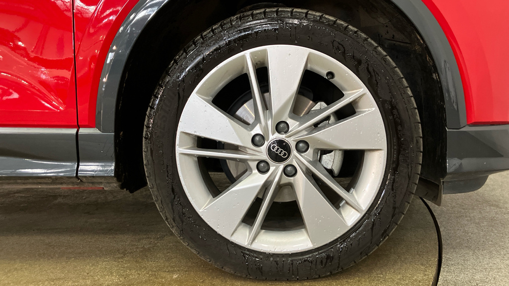 Audi Q2 S Line VN75UEU Red #5