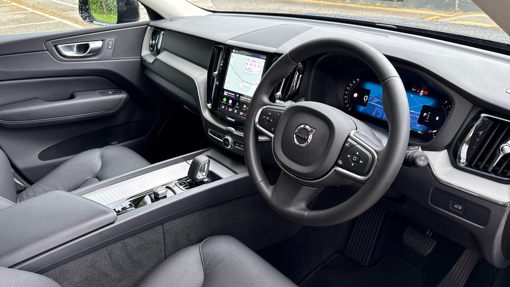 Volvo XC60 Core Black #4