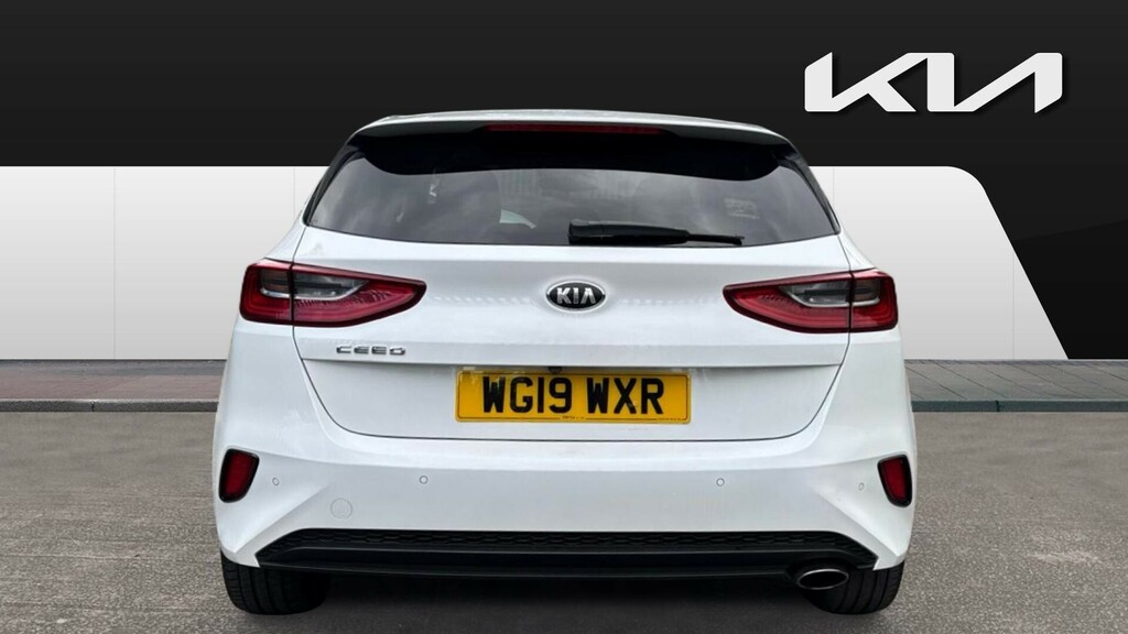 Kia Ceed First Edition White #6