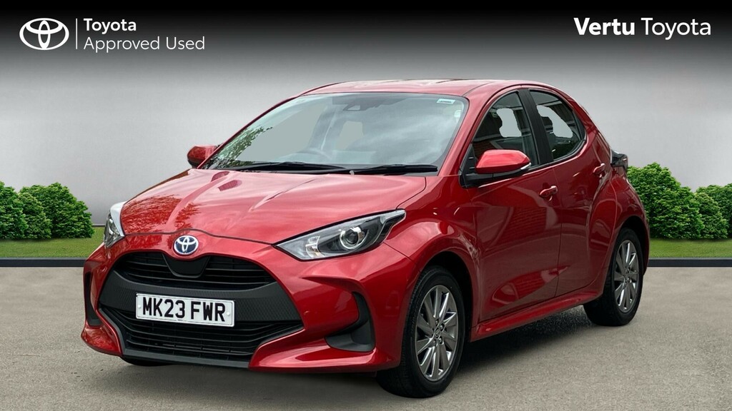 Toyota Yaris Icon  #3