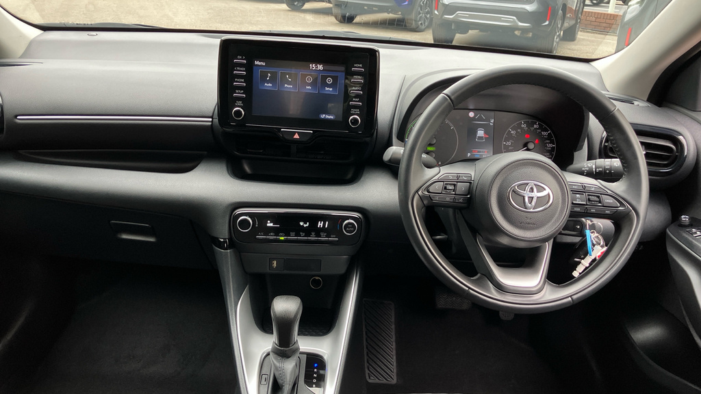 Toyota Yaris Icon  #6