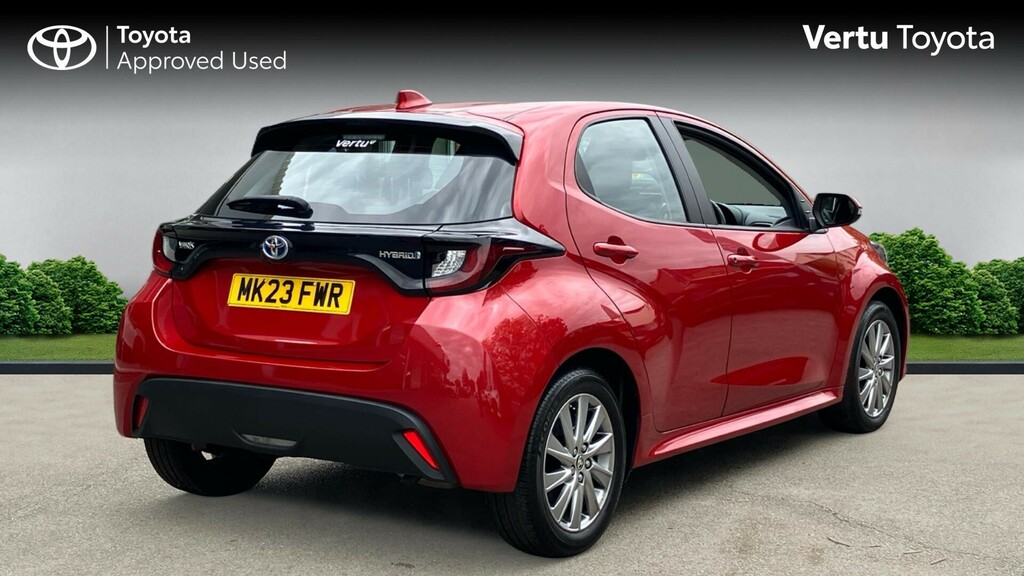 Toyota Yaris Icon  #2
