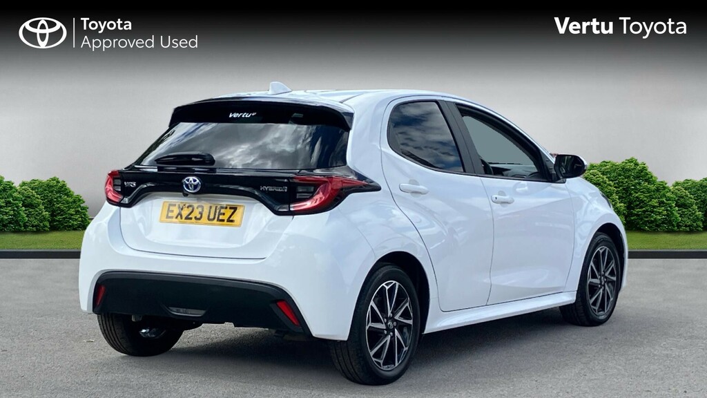 Toyota Yaris Design EX23UEZ White #2