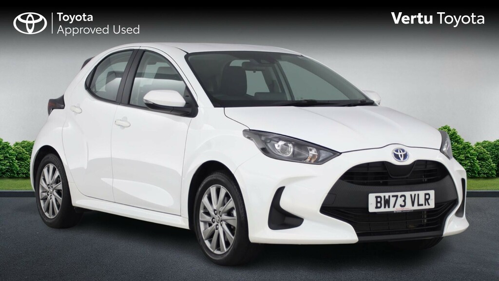 Toyota Yaris Icon White
