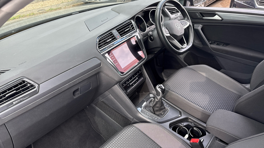 Volkswagen Tiguan Active VO22NFD Grey #2