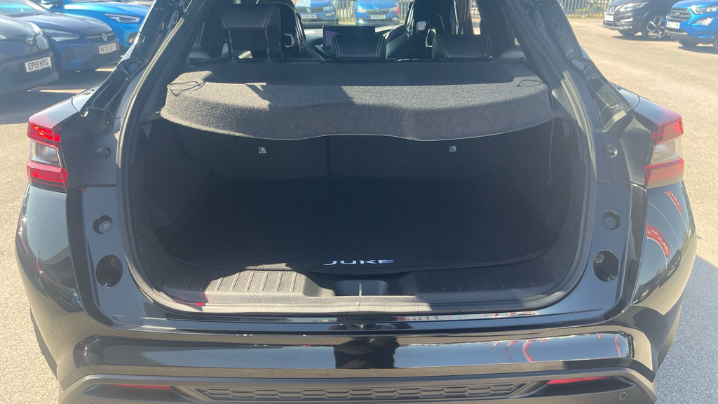 Nissan Juke Tekna Black #4