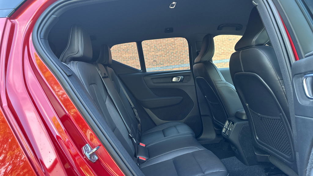 Volvo XC40 R Design Pro Red #6