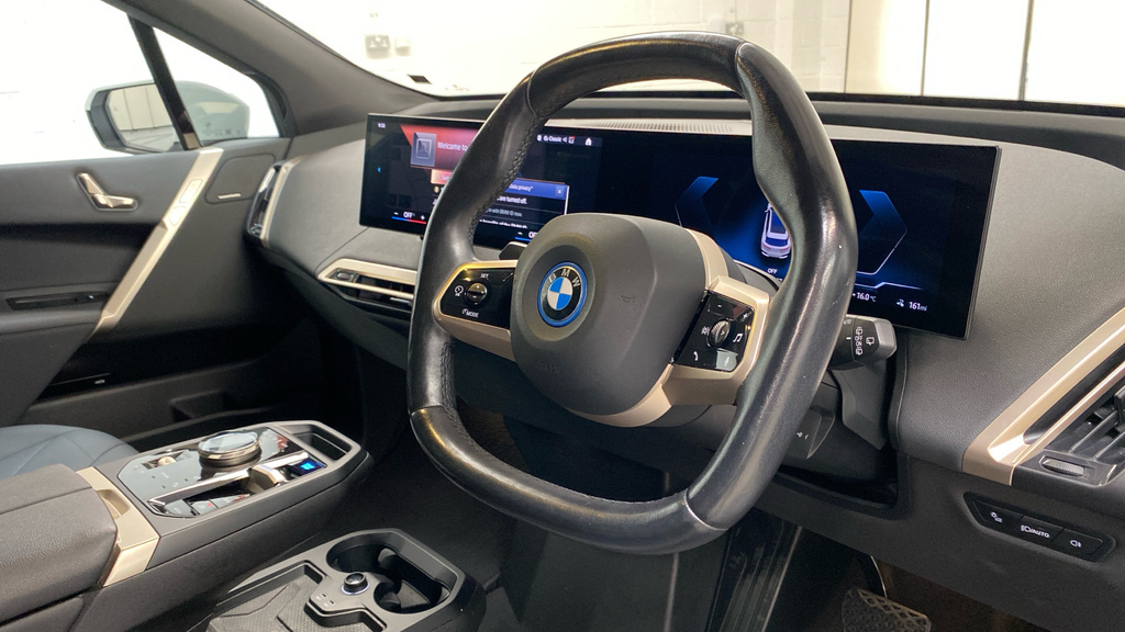 BMW iX M Sport Edition ND72VRG White #6