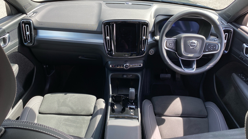 Volvo XC40 Plus Black #5