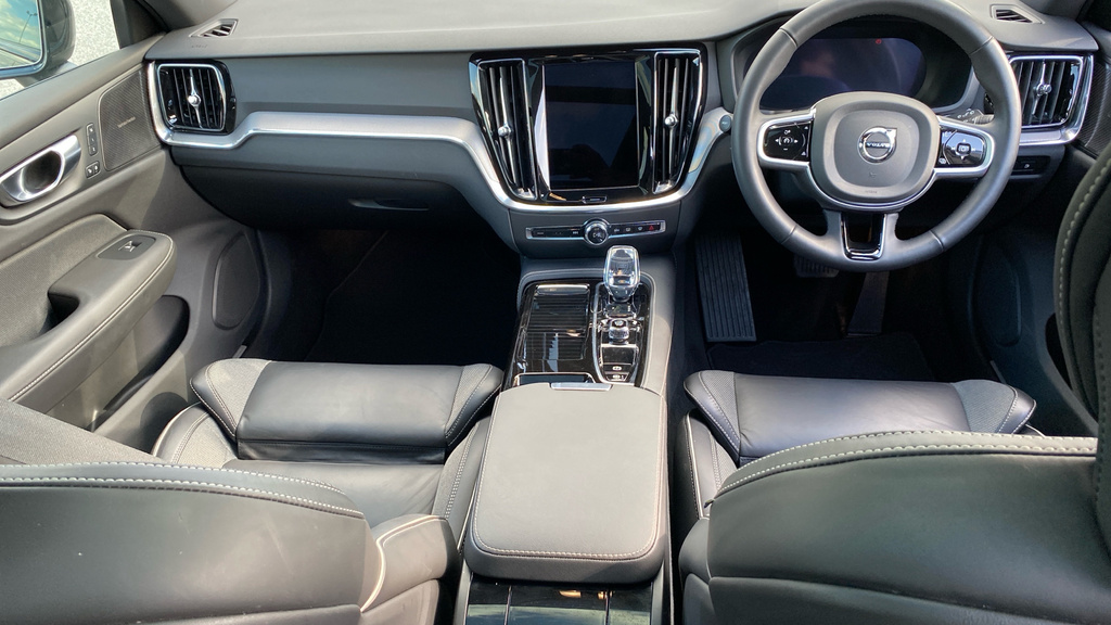 Volvo V60 Ultra Black #5