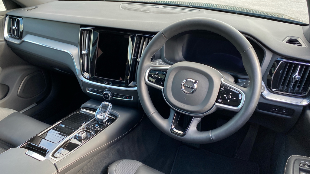 Volvo V60 Ultra Black #4