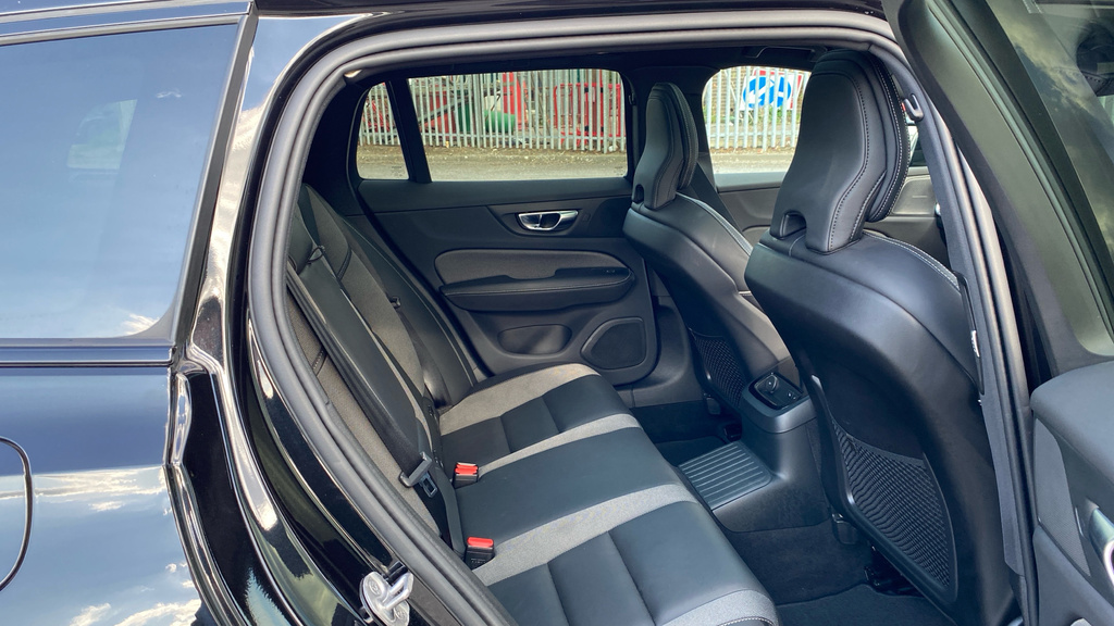 Volvo V60 Ultra Black #6