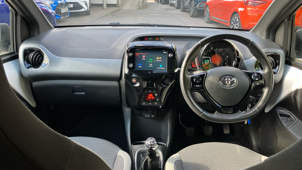 Toyota Aygo X X-trend White #6