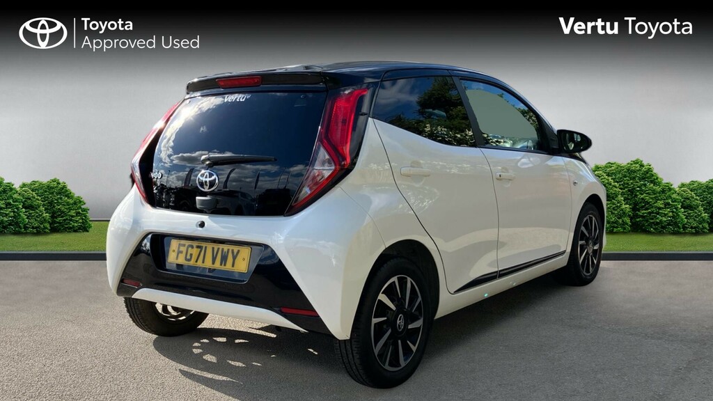 Toyota Aygo X X-trend White #2