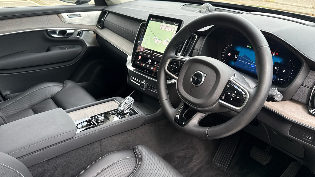 Volvo XC90 Ultra Black #4