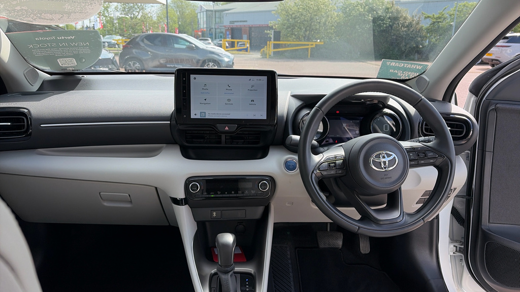 Toyota Yaris Excel FP72BVC White #6