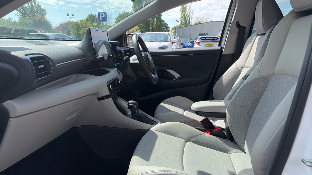 Toyota Yaris Excel FP72BVC White #5