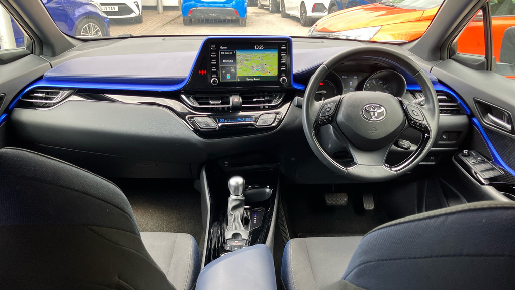 Toyota C-Hr Dynamic White #6