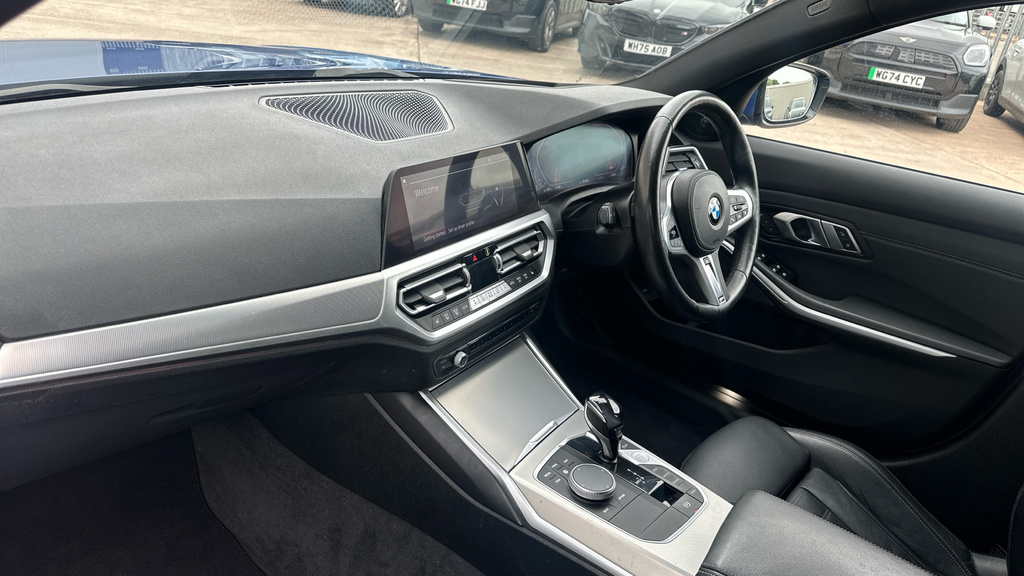 BMW 3 Series M Sport YJ69BGP Blue #6
