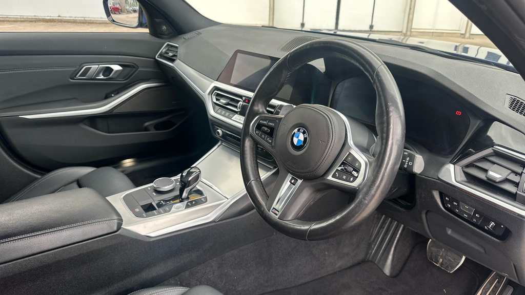 BMW 3 Series M Sport YJ69BGP Blue #5