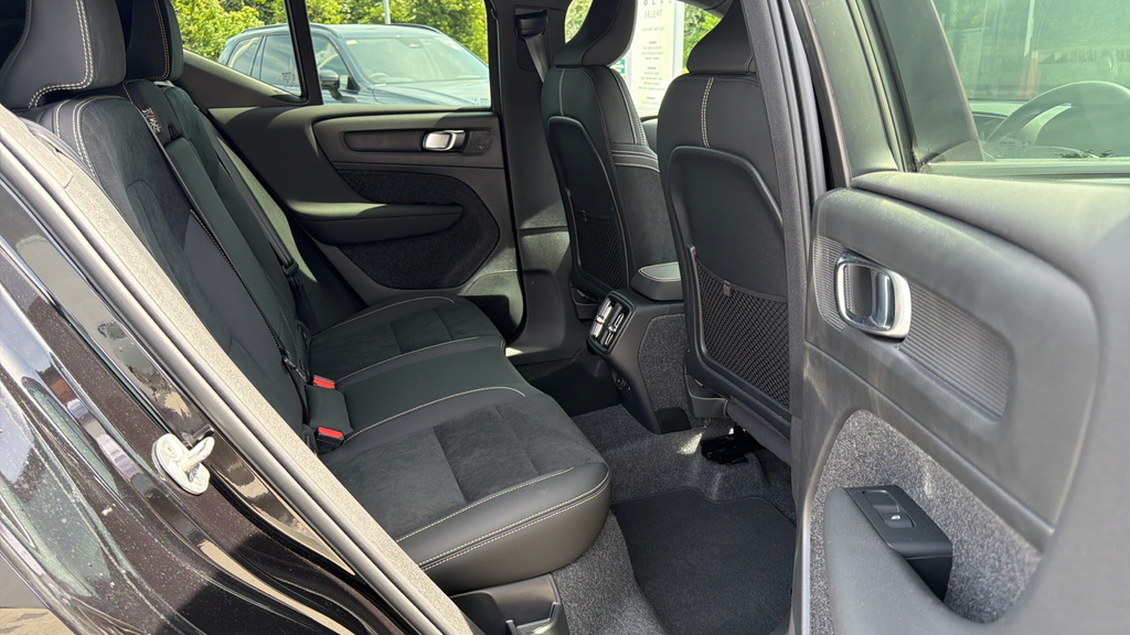 Volvo XC40 Plus CV26ESY Black #6