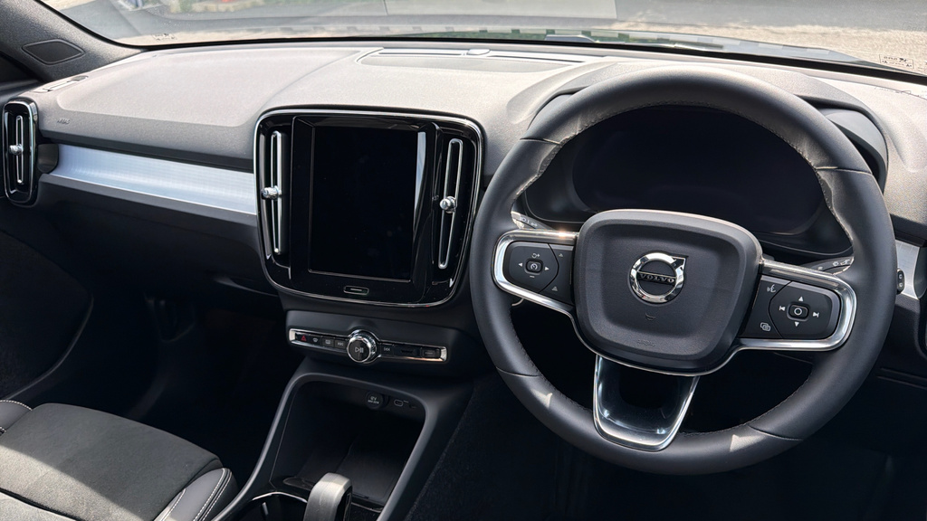 Volvo XC40 Plus CV26ESY Black #4