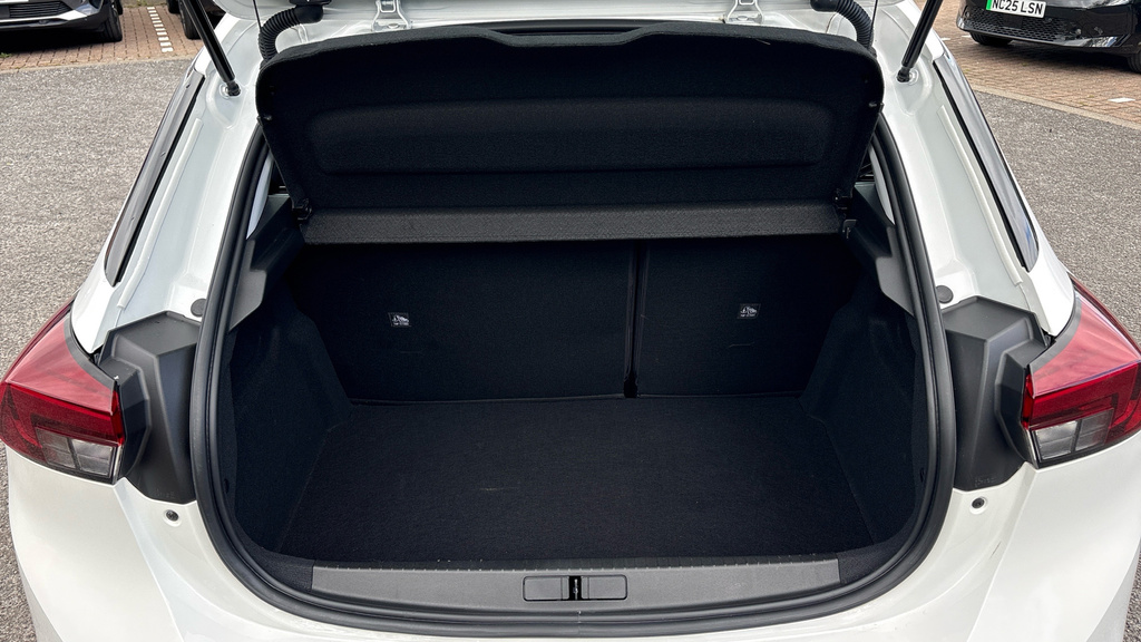 Vauxhall Corsa Se Edition ND22RKZ White #4
