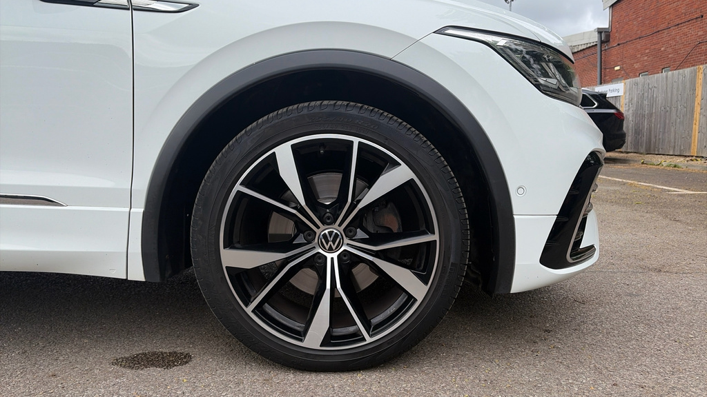 Volkswagen Tiguan R-line MW22KKH White #5