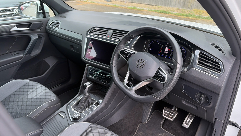 Volkswagen Tiguan R-line MW22KKH White #6