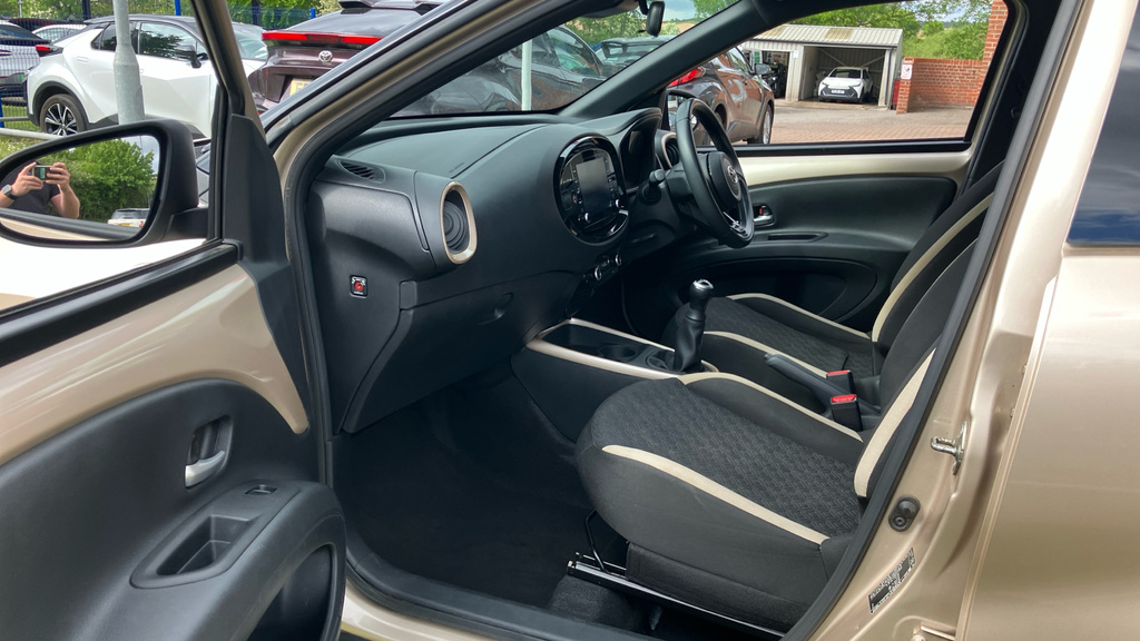 Toyota Aygo X Edge YGZ7401 Beige #5