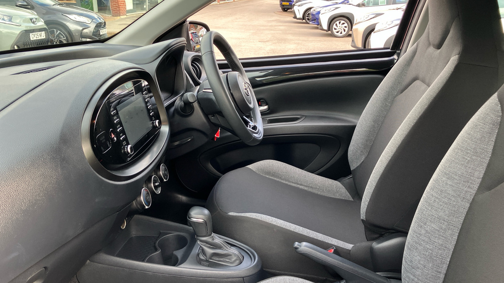 Toyota Aygo X Pure Black #5