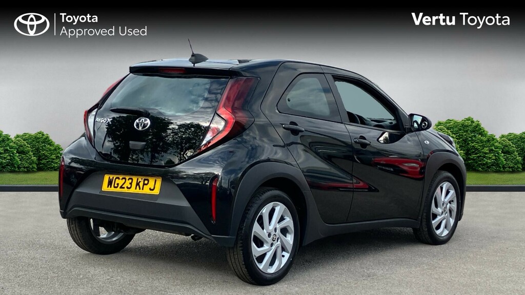 Toyota Aygo X Pure Black #2