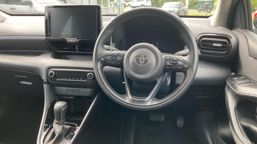 Toyota Yaris Design DF24OWA Black #6