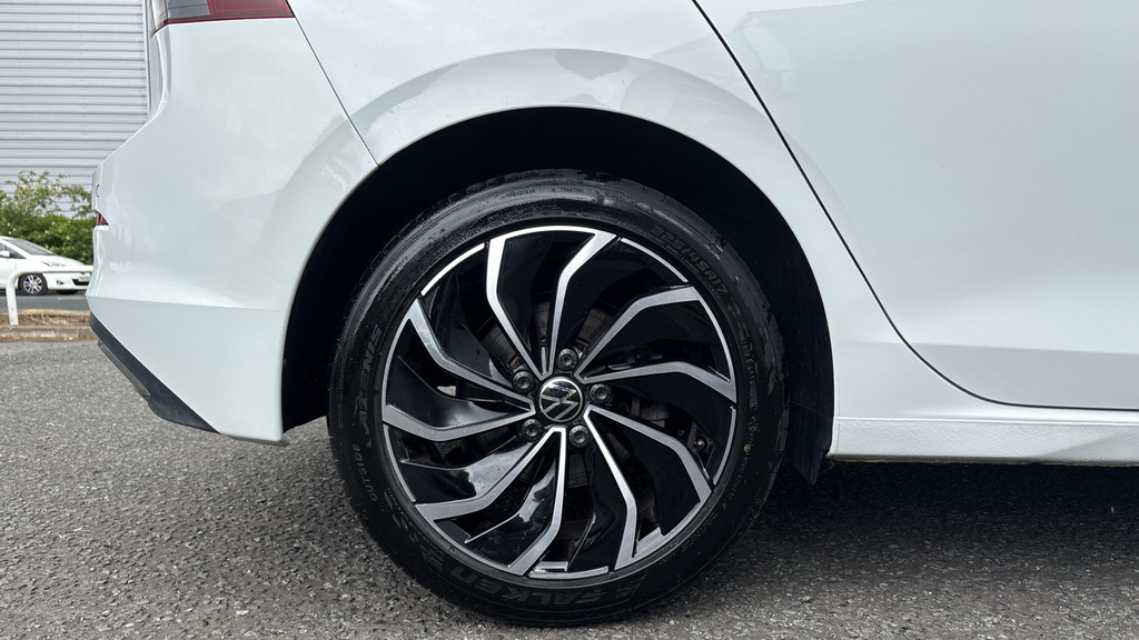 Volkswagen Golf Style YF22CMX White #5