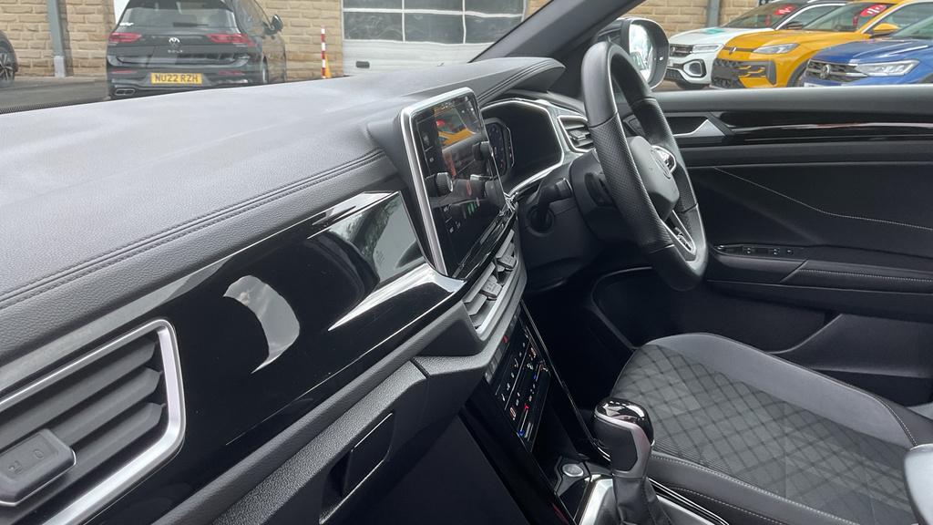 Volkswagen T-Roc R-line CA72DHL Black #2
