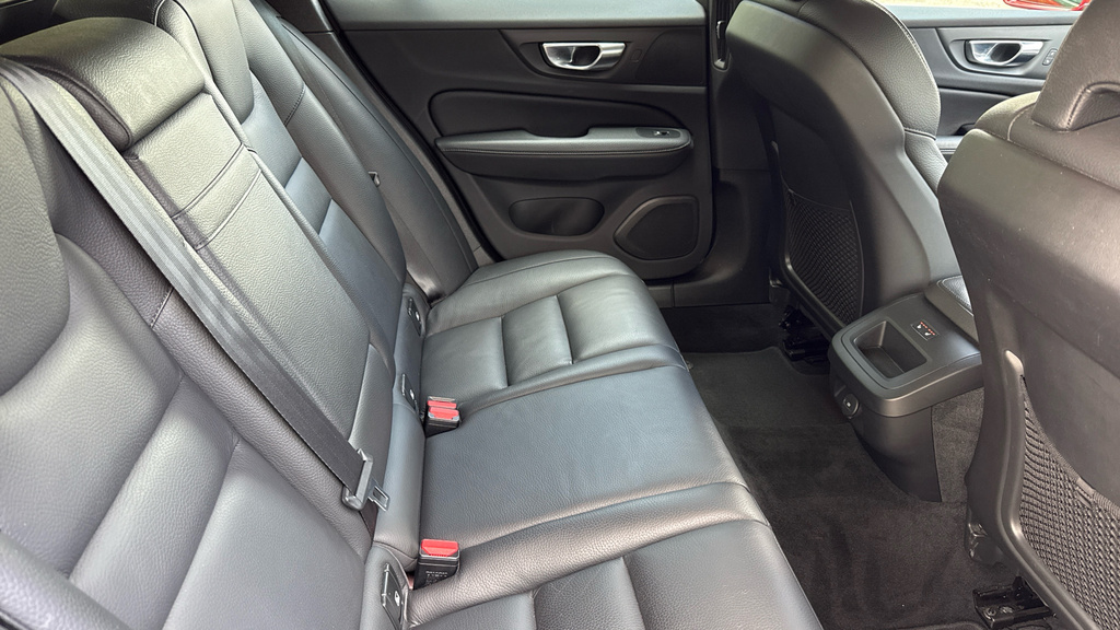 Volvo V60 Inscription Red #6