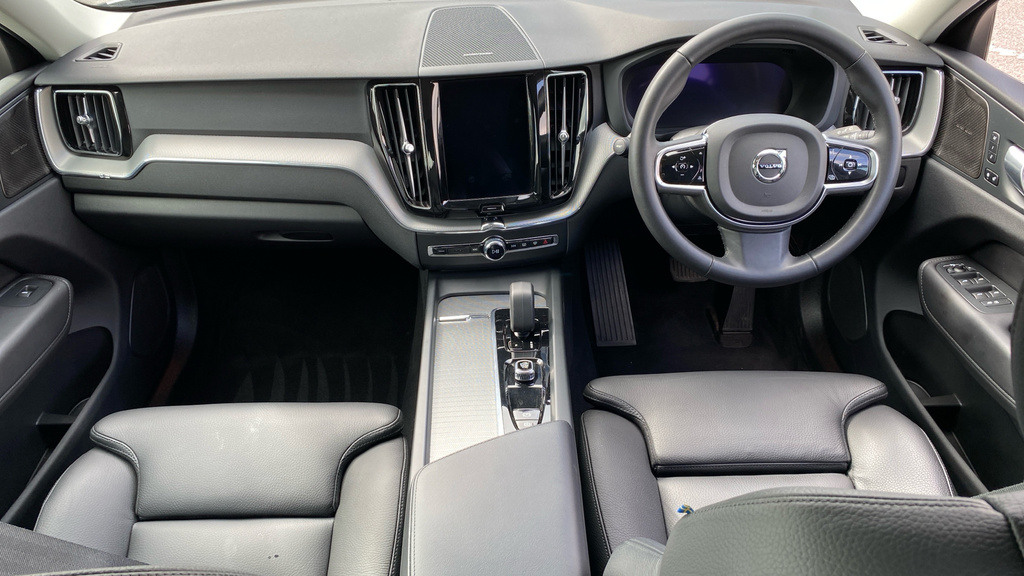 Volvo XC60 Plus White #5
