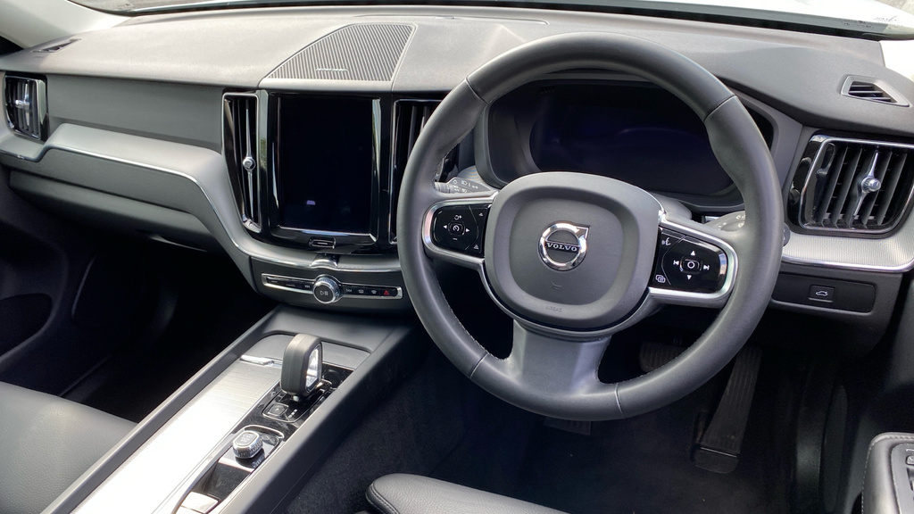 Volvo XC60 Plus White #4