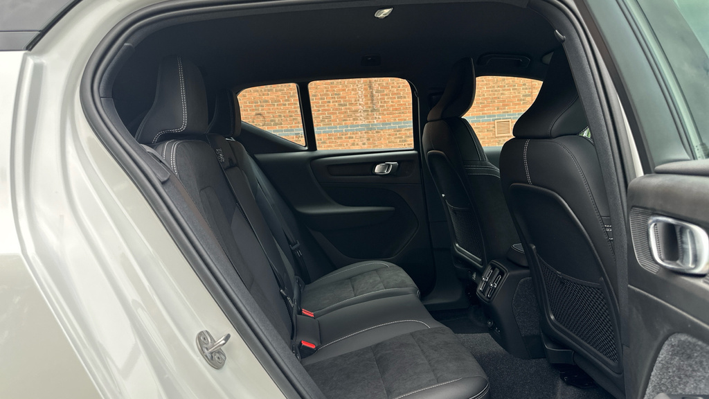 Volvo EX40 Plus White #6