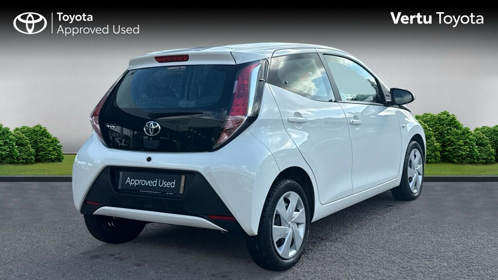 Toyota Aygo X X-play White #2