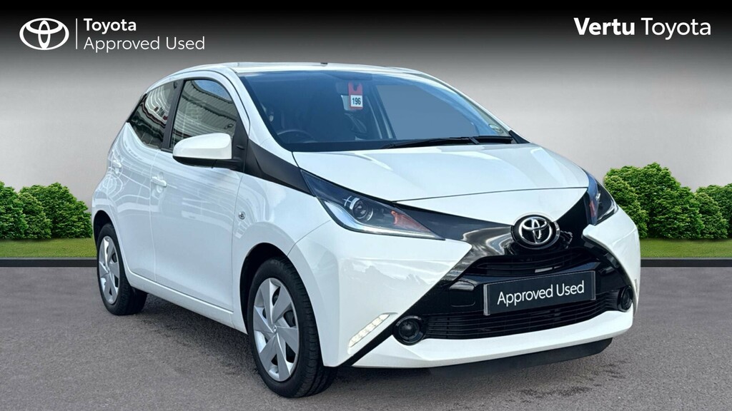 Toyota Aygo X X-play White