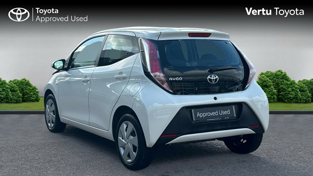 Toyota Aygo X X-play White #4