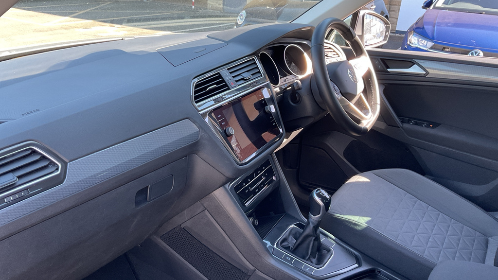 Volkswagen Tiguan Life Silver #2