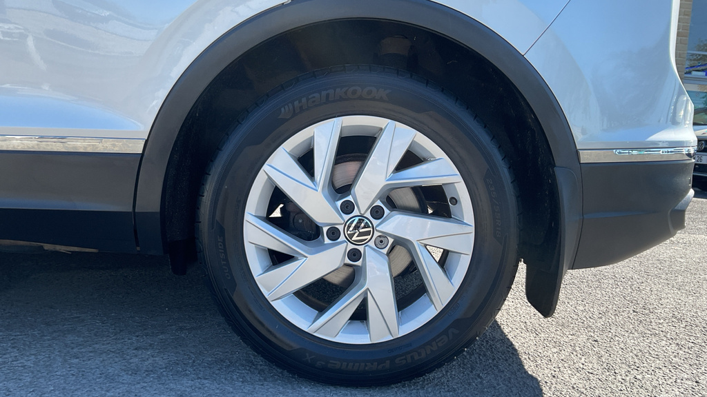 Volkswagen Tiguan Life Silver #5