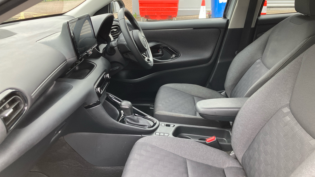 Toyota Yaris Design VU24JXG Silver #5