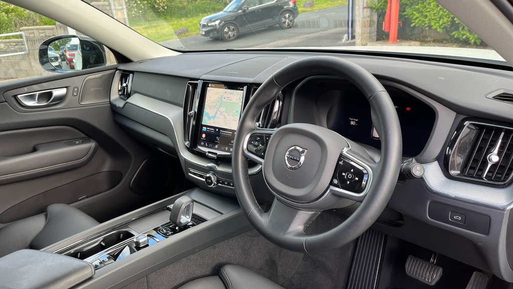 Volvo XC60 Plus White #4