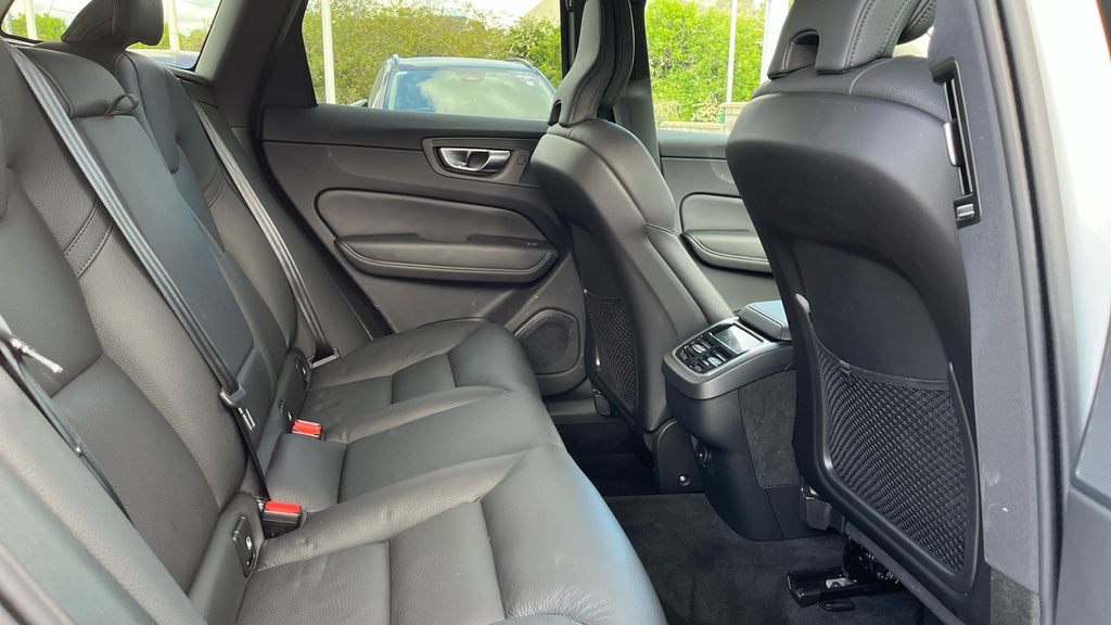 Volvo XC60 Plus White #6