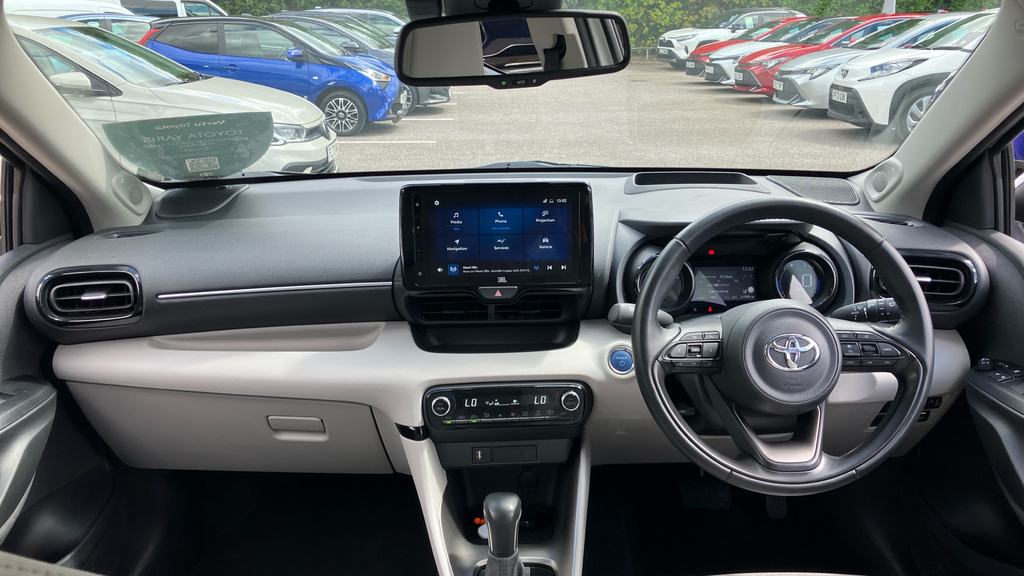 Toyota Yaris Excel YO72UXX White #6