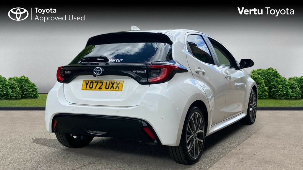 Toyota Yaris Excel YO72UXX White #2